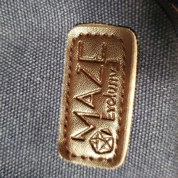 Maze Crossbody - Picture 10 of 10